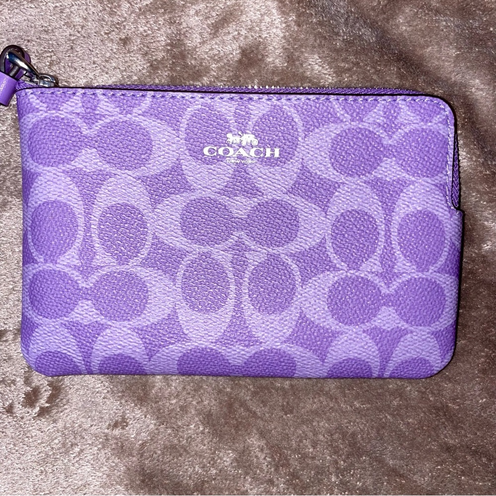AUTHENTIC COACH Wristlet! Brand New With Tag!